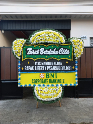 Papan Bunga Duka di Teluk Kimi
