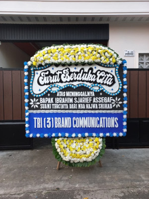 Papan Bunga Duka di Teluk Kimi
